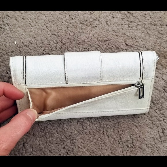 Guess Wallet - Picture 7 of 8